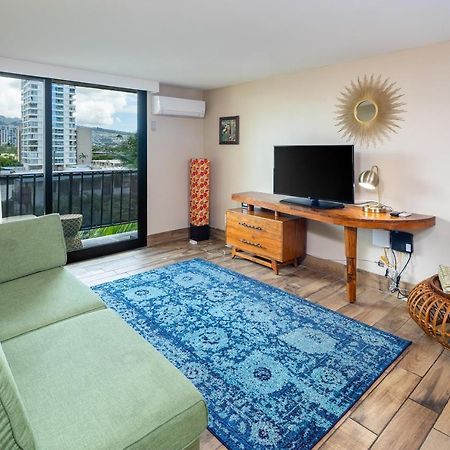 Gorgeous One Bedroom Bamboo Blocks From The Beach Honolulu Exteriör bild