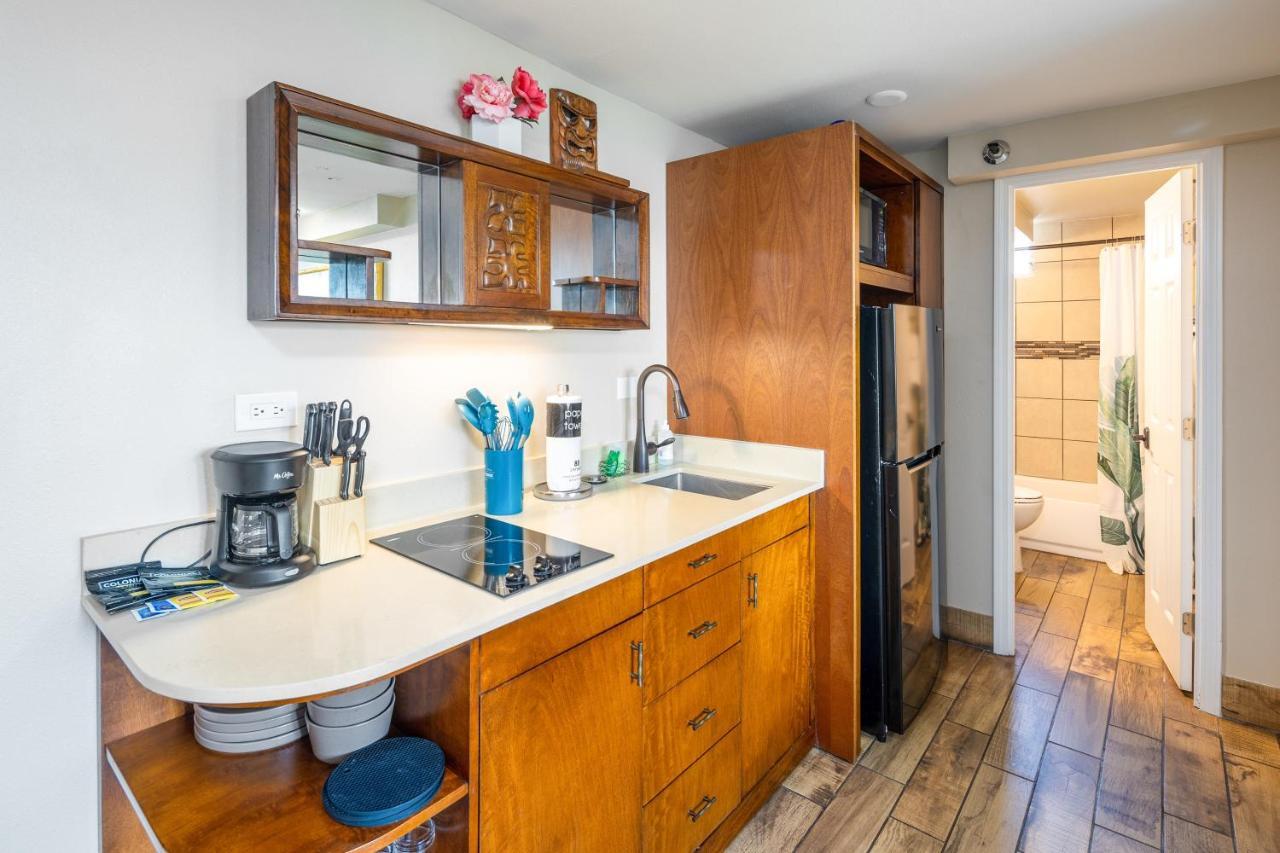 Gorgeous One Bedroom Bamboo Blocks From The Beach Honolulu Exteriör bild