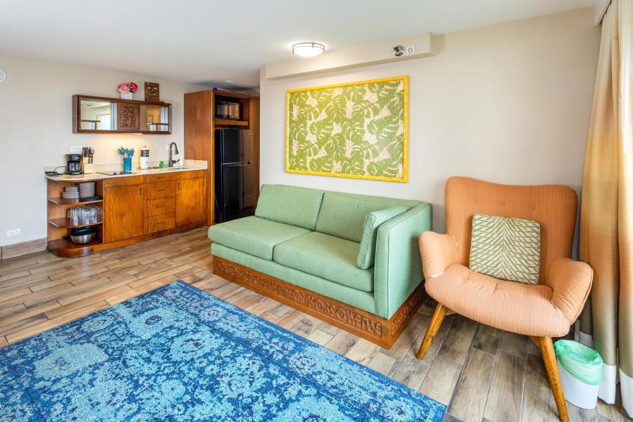 Gorgeous One Bedroom Bamboo Blocks From The Beach Honolulu Exteriör bild