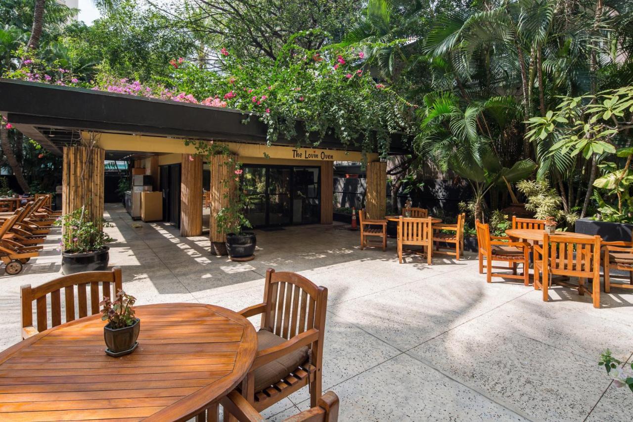 Gorgeous One Bedroom Bamboo Blocks From The Beach Honolulu Exteriör bild