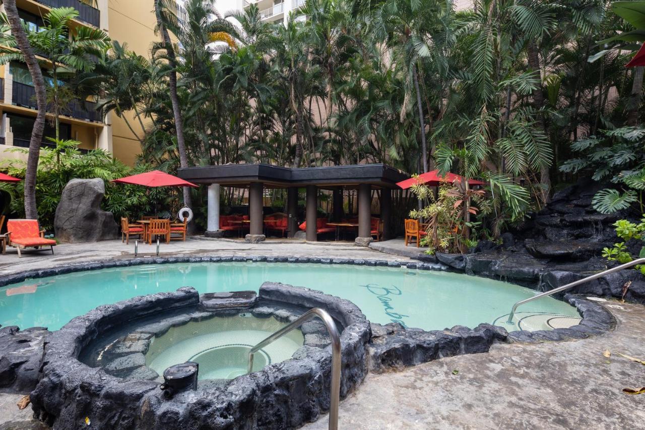 Gorgeous One Bedroom Bamboo Blocks From The Beach Honolulu Exteriör bild