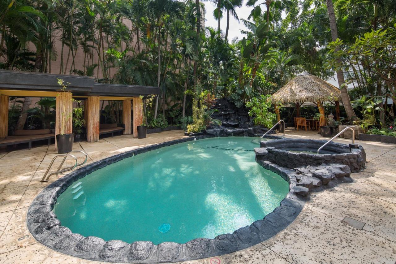 Gorgeous One Bedroom Bamboo Blocks From The Beach Honolulu Exteriör bild