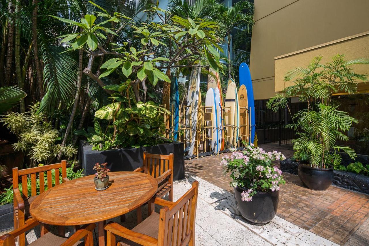Gorgeous One Bedroom Bamboo Blocks From The Beach Honolulu Exteriör bild