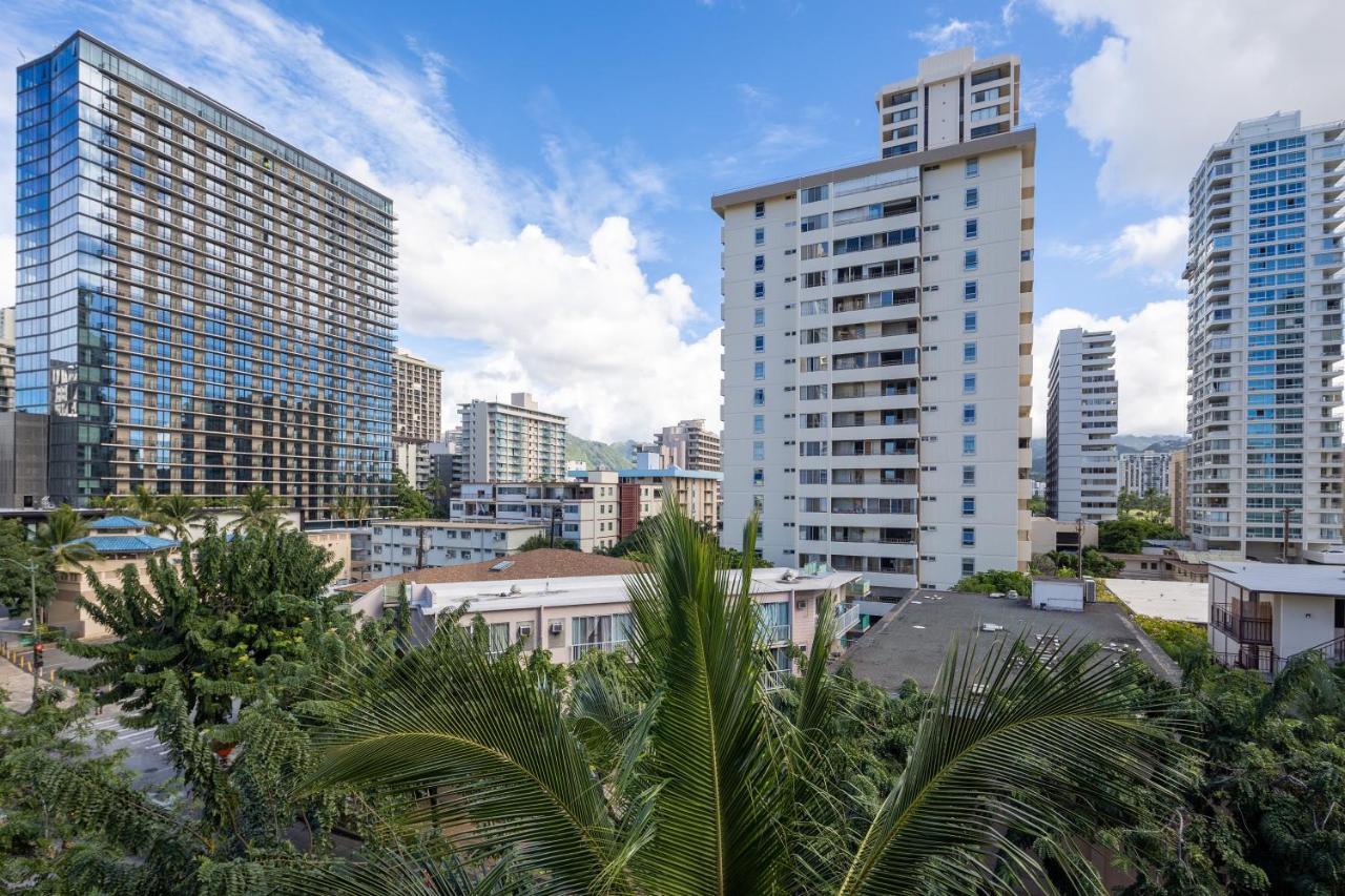 Gorgeous One Bedroom Bamboo Blocks From The Beach Honolulu Exteriör bild